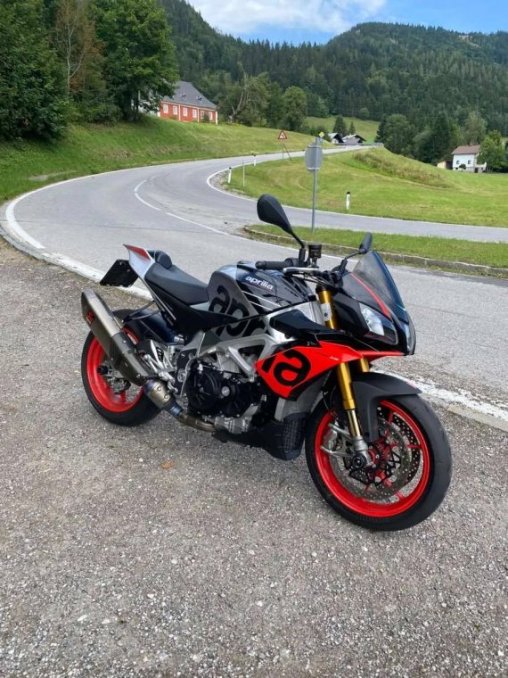 Aprilia Tuono V4 Factory