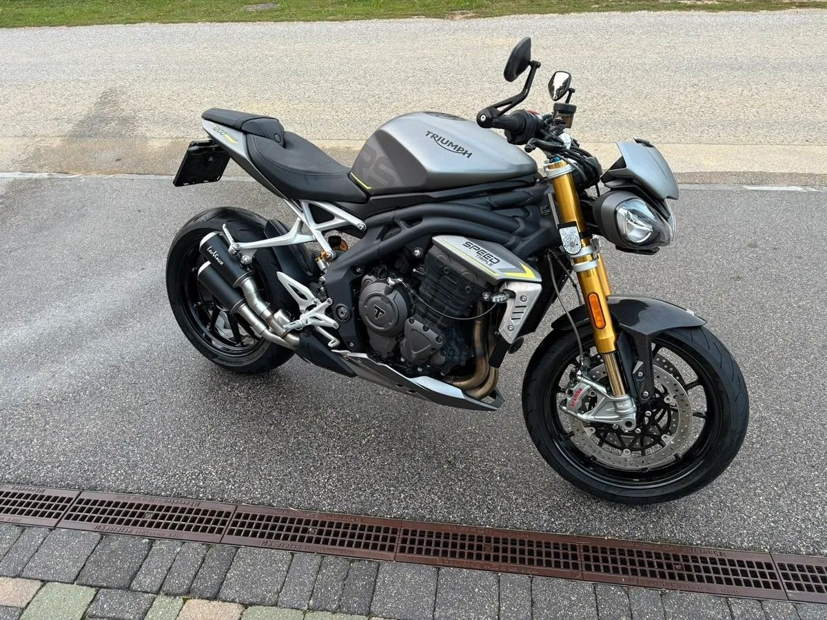 Triumph Speed Triple RS 1200 – Foto 1 von 5